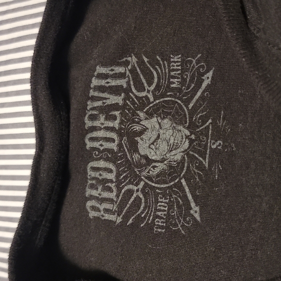 Red devil tshirt - Picture 4 of 5
